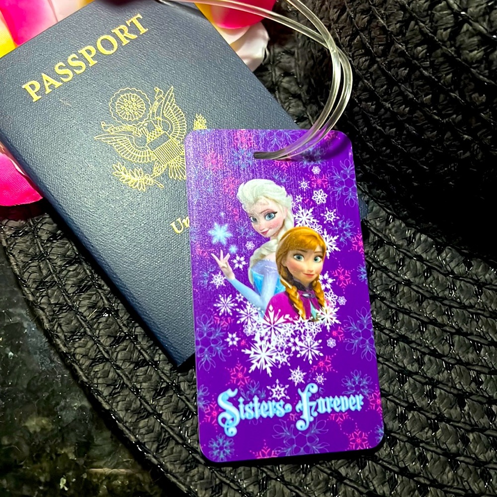Last one! Disney’s Frozen “Sisters Forever” luggage tag